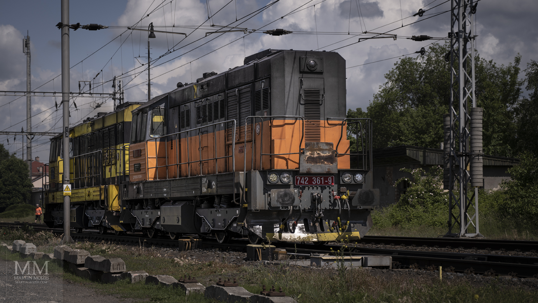 Two locomotives PKP Cargo International, in head the 742 361-9, going machinally in the direction Kralupy nad Vltavou.
