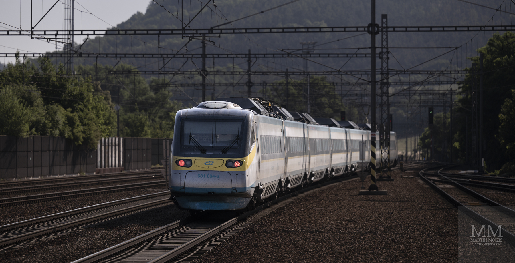 Pendolik for the second time, this time 681 004-8 on the way to Beroun.