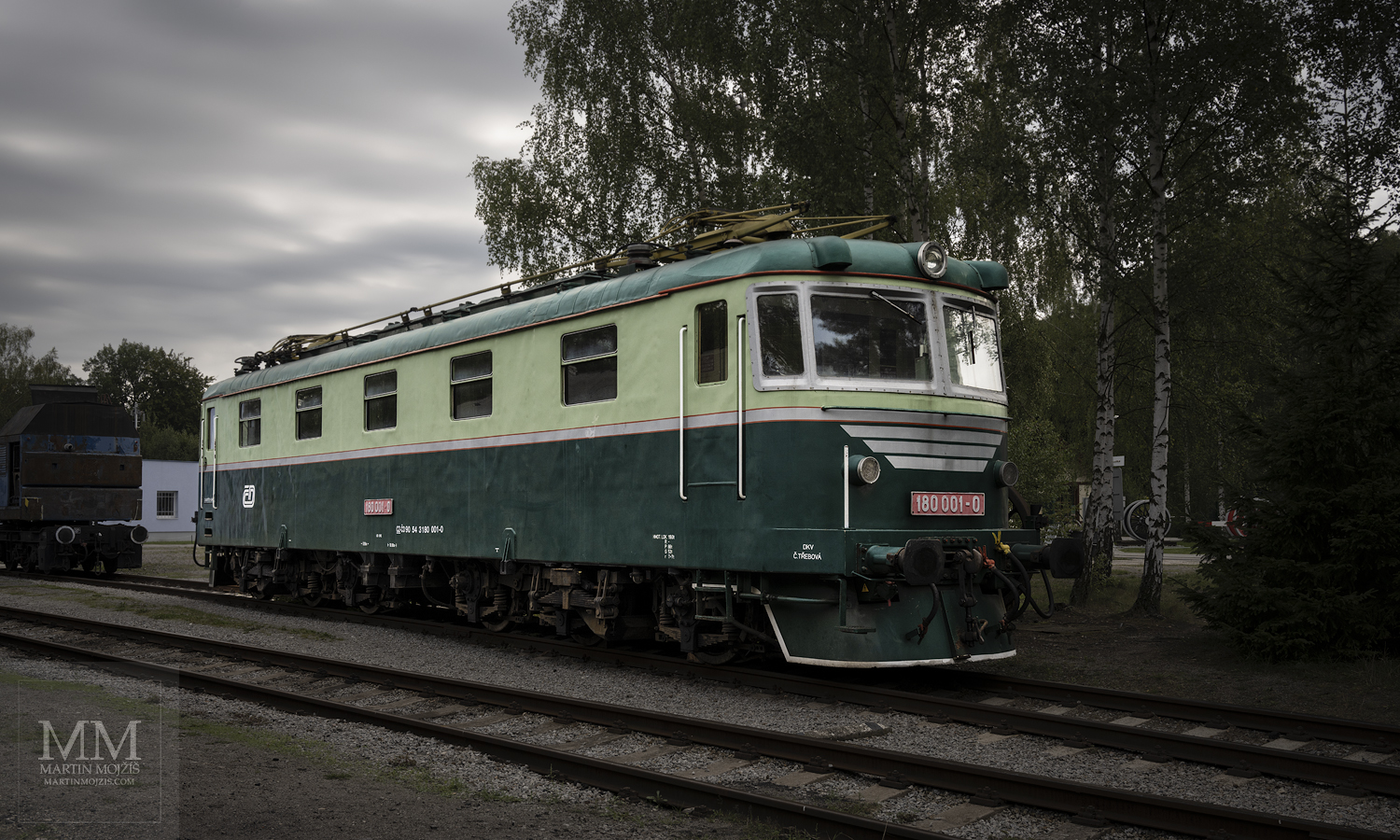 Elektrická lokomotiva E 669.001 (180 001-0).