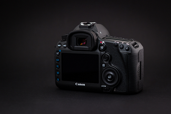 Canon EOS 5DSR – rear view.