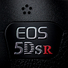 Fotoaparát Canon EOS 5DSR – označení typu.