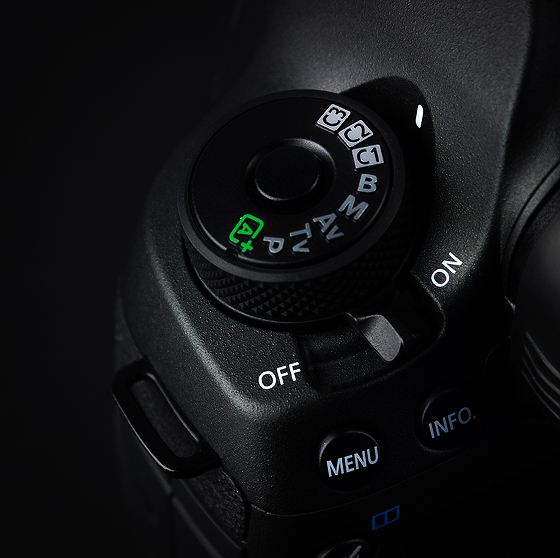 Canon EOS 5DSR – the left dial.
