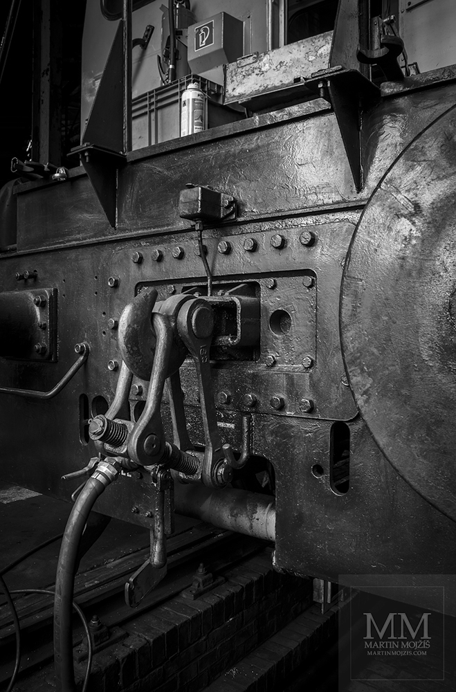 Přední část lokomotivy. Eisenbahnmuseum Dresden. Železniční muzeum v Drážďanech.