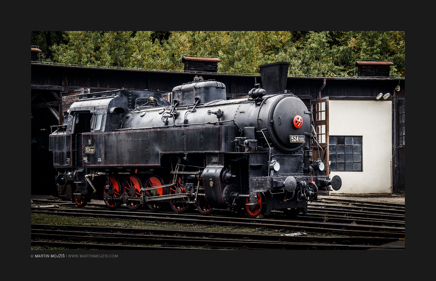 Parní lokomotiva 524 1110. Železniční muzeum v Lužné u Rakovníka.