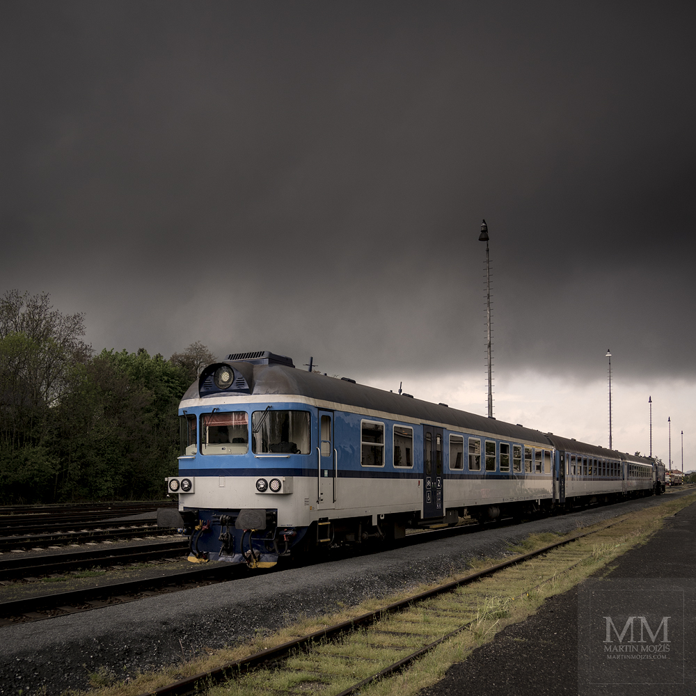 Umělecká fotografie motorového vlaku. Martin Mojžíš.